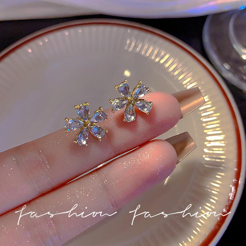 Korean Version of Retro Earrings, Cold Wind Temperament, Ear Jewelry, High-end Sense, Niche Design, Stud Earrings, Women