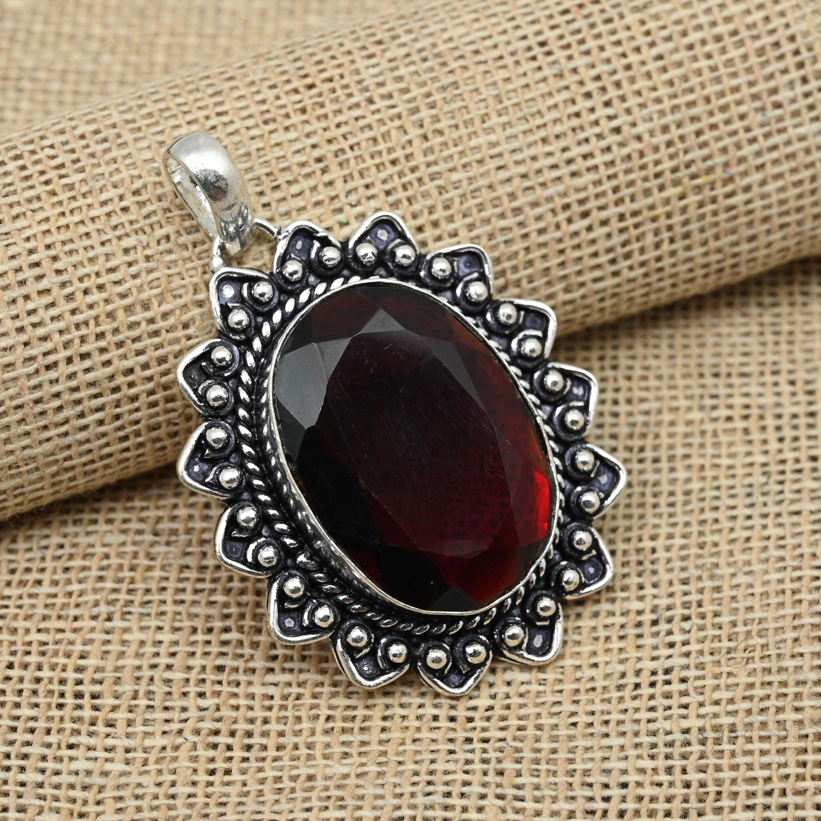 

Красный гранат драгоценный камень 925 твердый серебро ручной работы дизайнерский ювелирный кулон для женщин 2.04 Inches красный