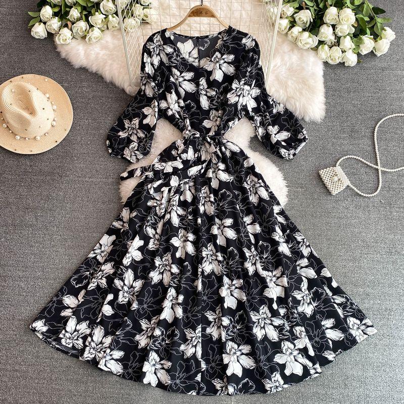 

Sexy V-neck Floral Dress Women s Clothing Summer Small Waist-Tight Slim Looking French Fancy Age-Reducing A- line Skirt Black background white Print One size