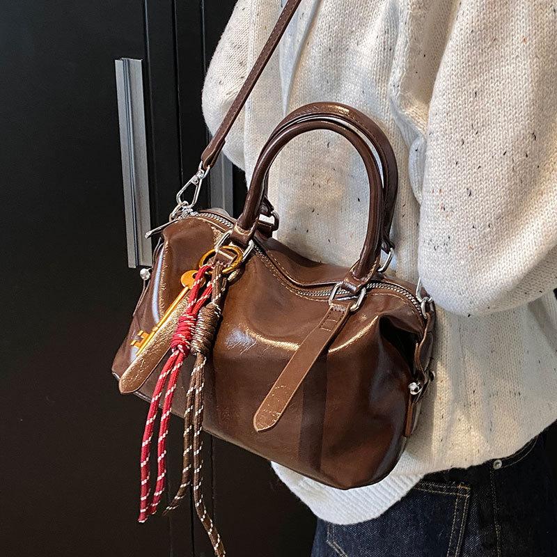 Light Luxury High-end Portable Boston Bag Women 2025 New Versatile Fashion Commuter Oil Wax Leather Shoulder Messenger Bag