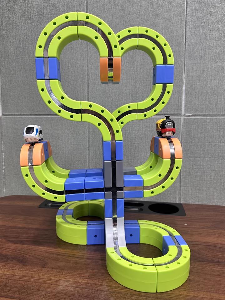 Magnetic Levitation Train Set for Kids, Montessori STEM Building Toy with Anti-Gravity Tracks, Educational Birthday Gift