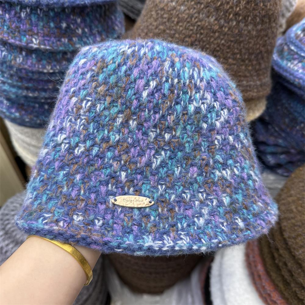 Plüschverdickter Fischerhut Damen Herbst und Winter Fortgeschrittenes Gefühl Warmer gestrickter Fischerhut Einfacher Gesichtsschutz Beckenhut Zeigt kleines Gesicht