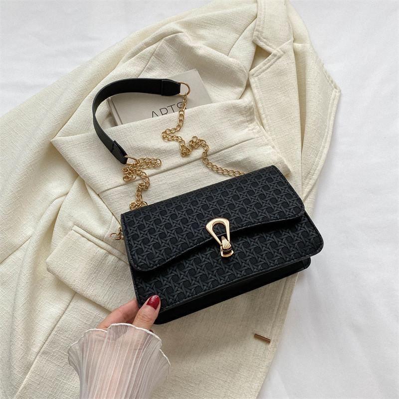 Fashionable Simple Shoulder Bag For Women Perfect For Casual Commuting Stylish Trendy Square Design