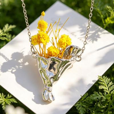 DIY Bouquet Necklace Ladies Flower Holder Necklace Elegant Bouquet Necklace Insert Preserved Dried Flowers Gift for Women Flowers Not Included
