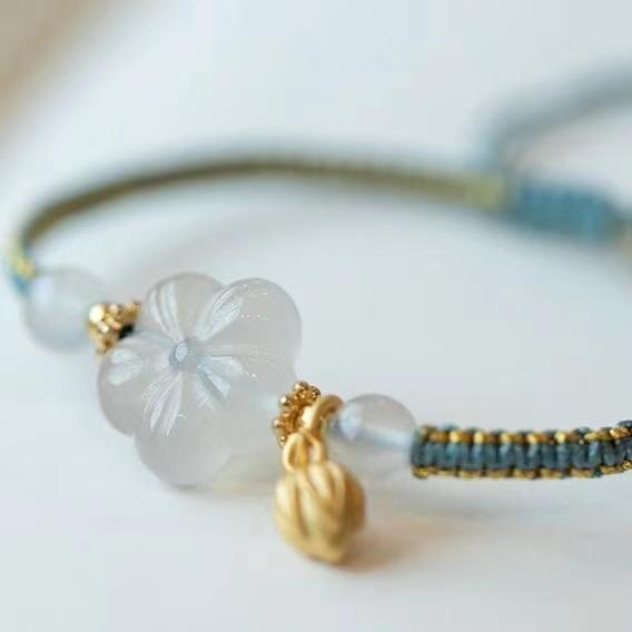 Natural White Agate Plum Blossom Bracelet, Niche Design Adjustable Hand Rope Gift Lychee Frozen Flower Retro Wind Peach