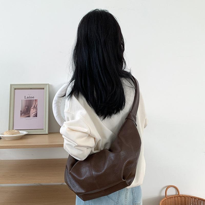 Retro Soft Leather Pleated Dumpling Bag Lazy Style Casual Versatile Commuter Shoulder Messenger Bag Horn Women's Bag