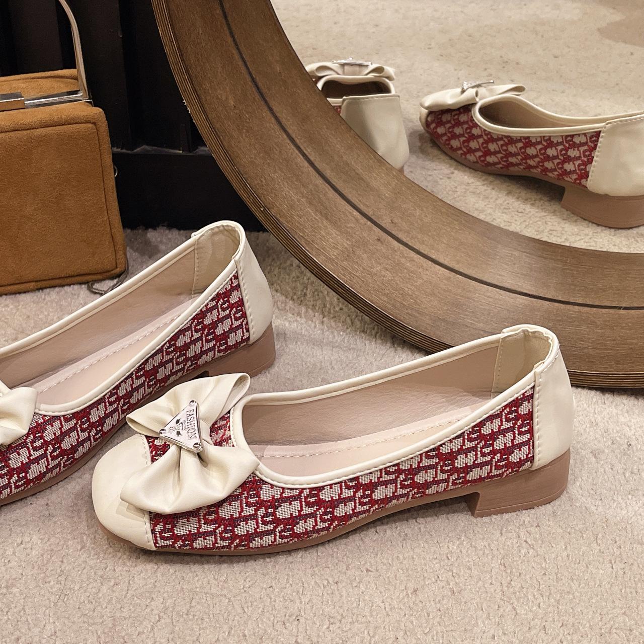

Французские женские туфли на мягкой подошве, новые коллекции весна-осень 2025, летние, в сказочном стиле, с темпераментом знаменитости, вечерние туфли Мэри Джейн 40 красный