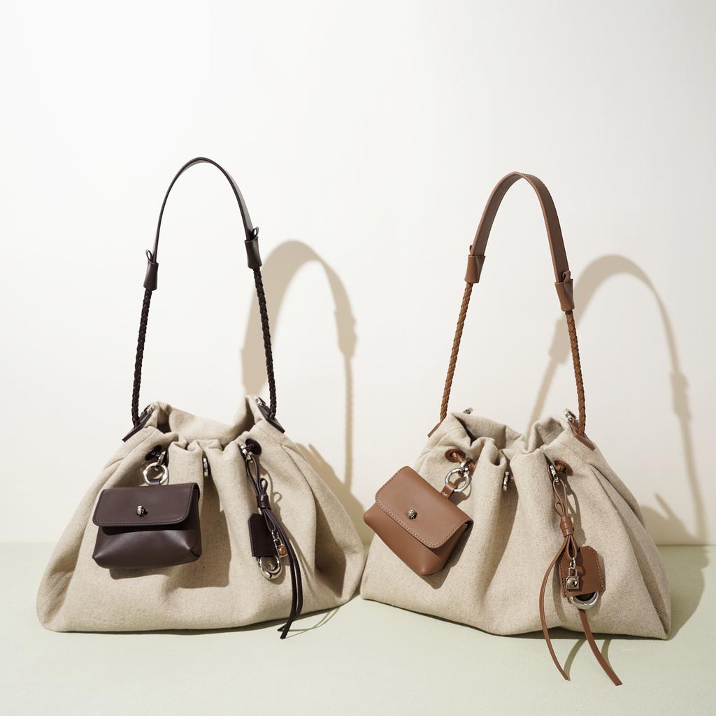 2026 early spring new minimalist fashion shoulder messenger bag portable drawstring cloud bag