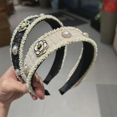 Elegantes Barockperlen-Stirnband mit Kamelien-Inlay für Damen