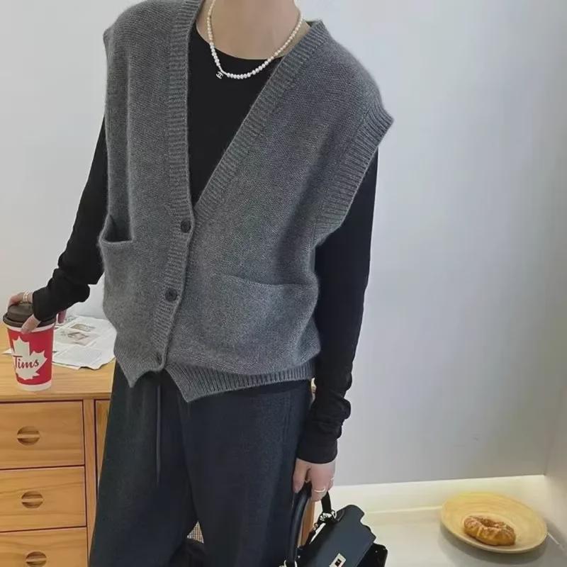 Women's Gray Knitted Vest Cardigan – Stylish, Casual Sleeveless Spring 2025 Top