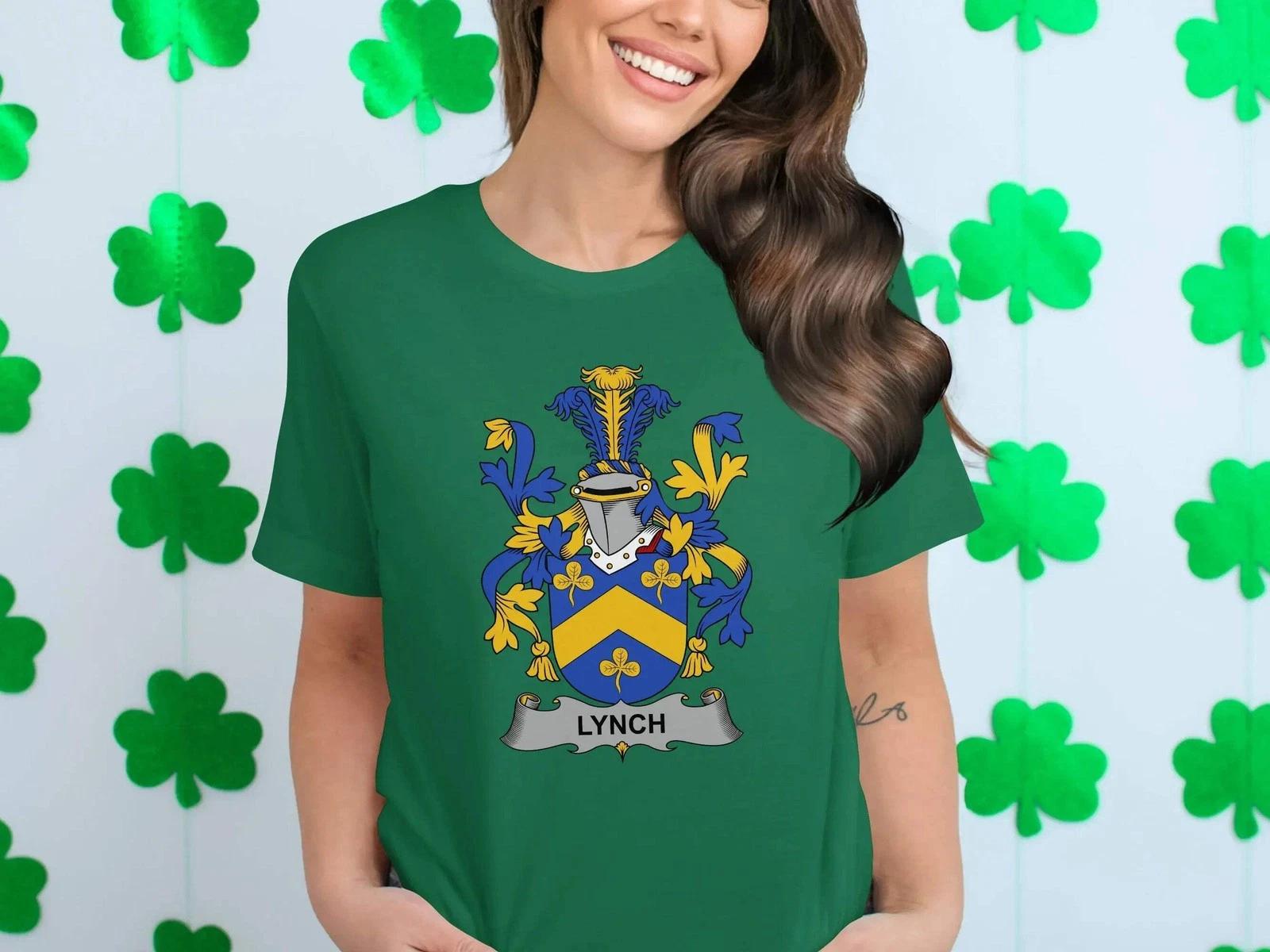 Bold Family Crest Emblem Character T-Shirt XL