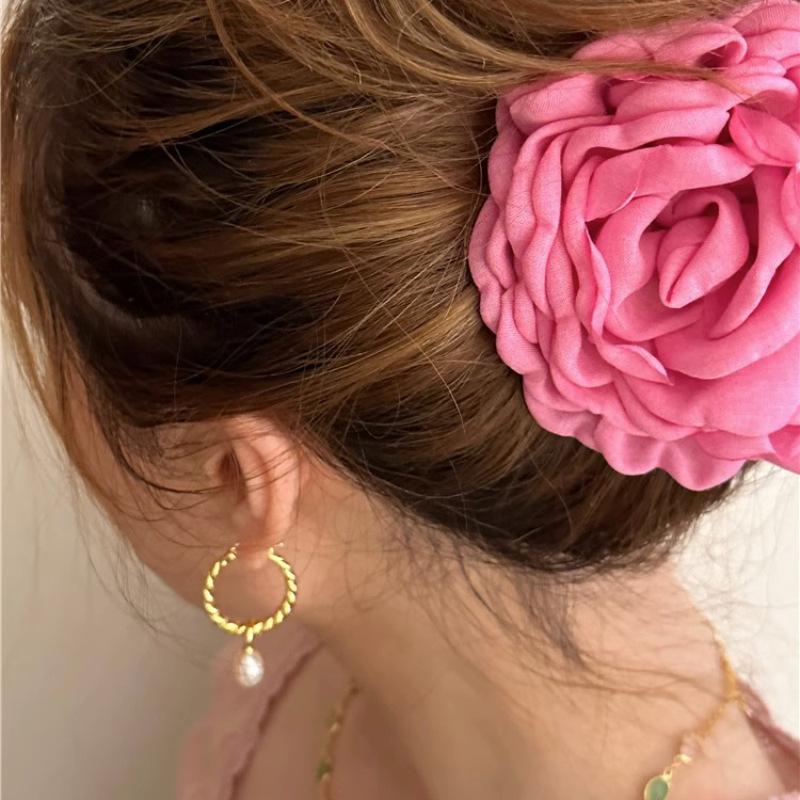 Retro Twist Pattern Pearl Earrings Light Luxury Design Autumn Winter Match Women's Senior Sense Everyday Ear Jewelry