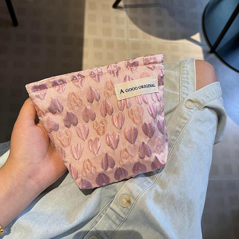 

Clutch Fashion Sweet Three-dimensional Pink Love Cosmetic Bag Canvas Washing Bag Girl Travel Korean Version MakeUp Storage Bags