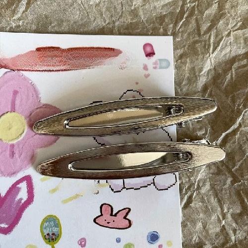 2pcs Metal Bangs Broken Hair One Word Duck Bill Shape Side Makeup Small Female Hairpin Hollow Gold and Silver Clip