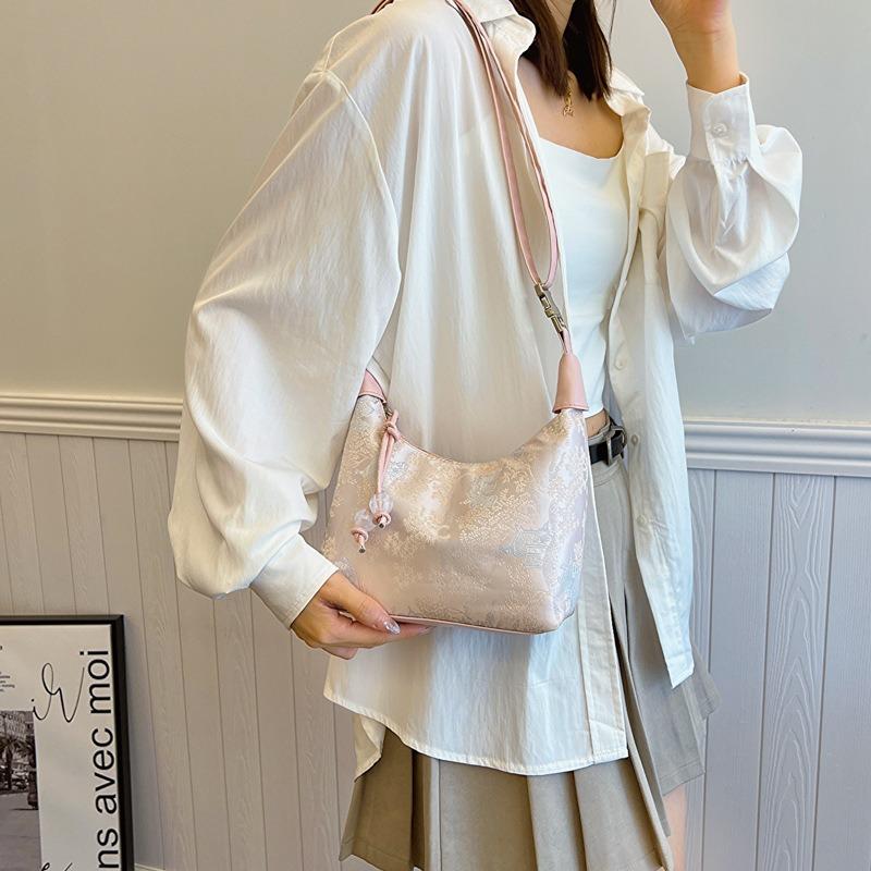 Temperament versatile small square bag female popular retro embroidered handbag large capacity shoulder messenger bag