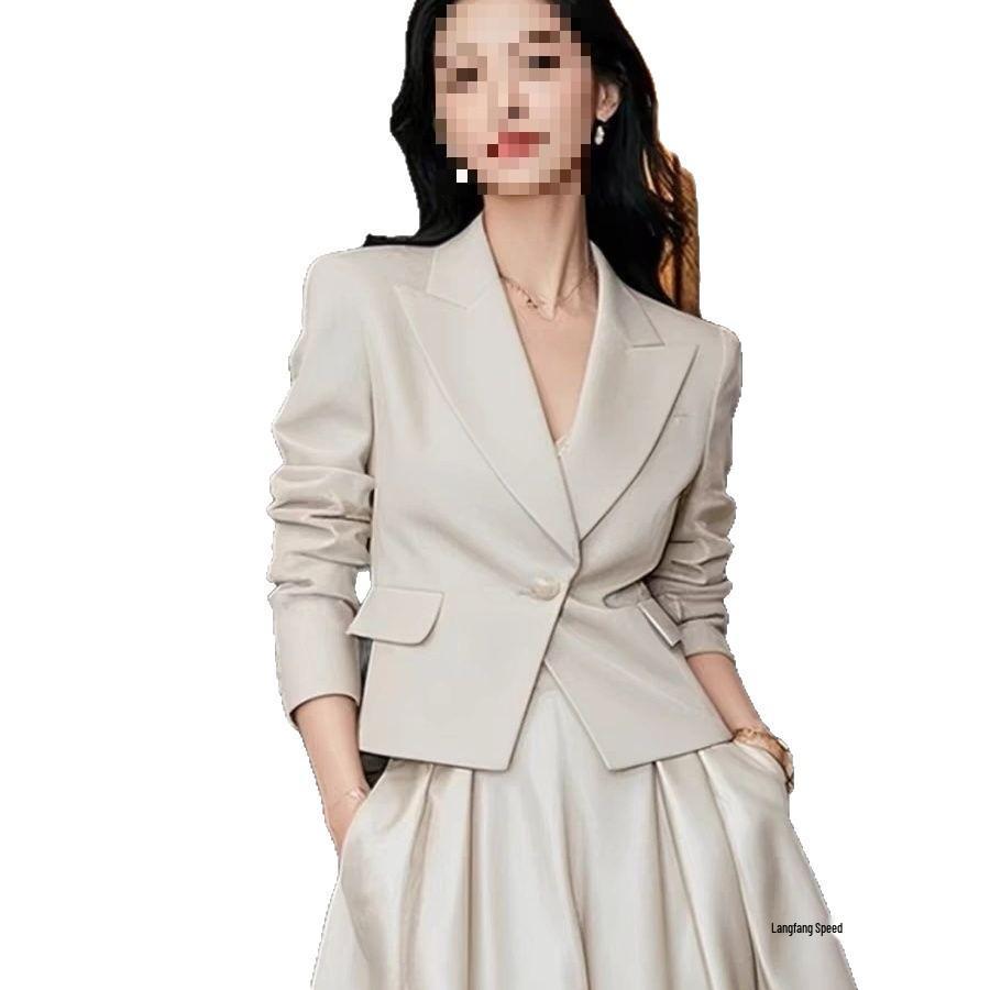 Moda Primavera 2025: Elegante Conjunto de Falda y Chaqueta para Mujer