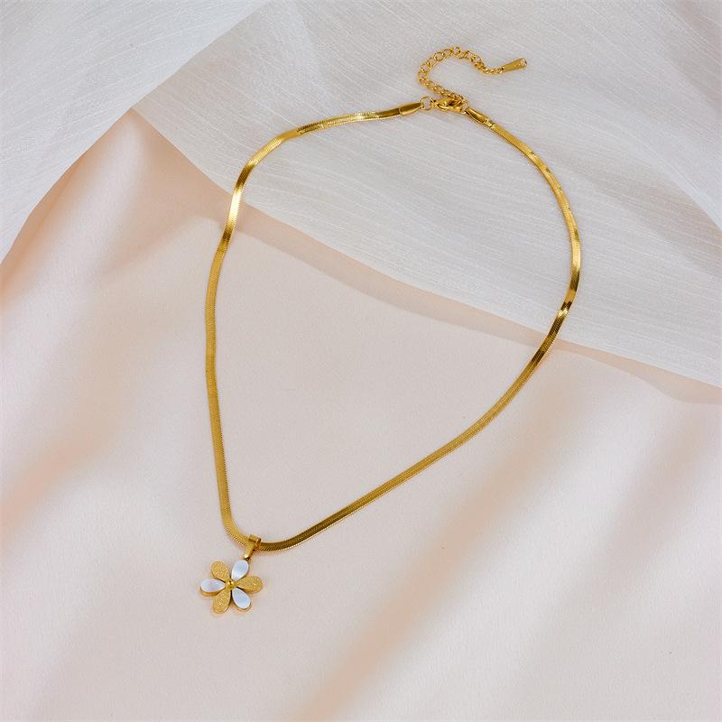 Elegant Daisy Necklace: White Shell Chrysanthemum Pendant On Non-Fading Titanium Steel Chain