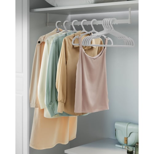 SONGMICS 50 Stück Kunststoff Kleiderbügel mit breiten Schulterlöchern, platzsparend, 41,6 cm breit, Grau, CRP010G01