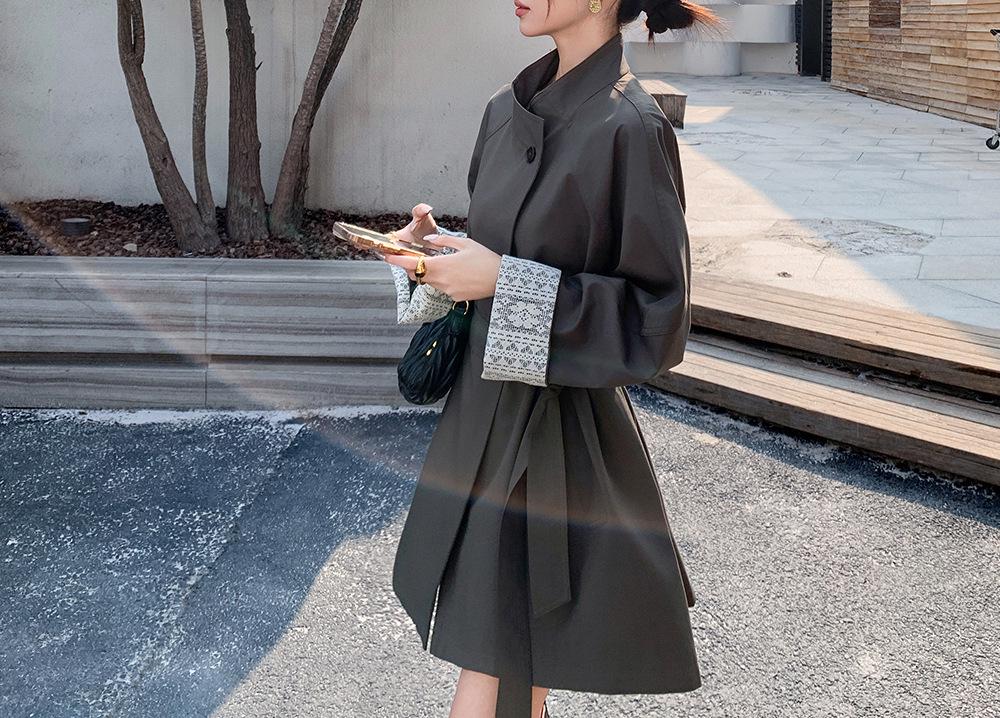 

Dark Grey Lace Cuffed Stand Collar Short Trench Coat - Slim Fit for Women, Autumn 2025 Collection L темно-сірий колір