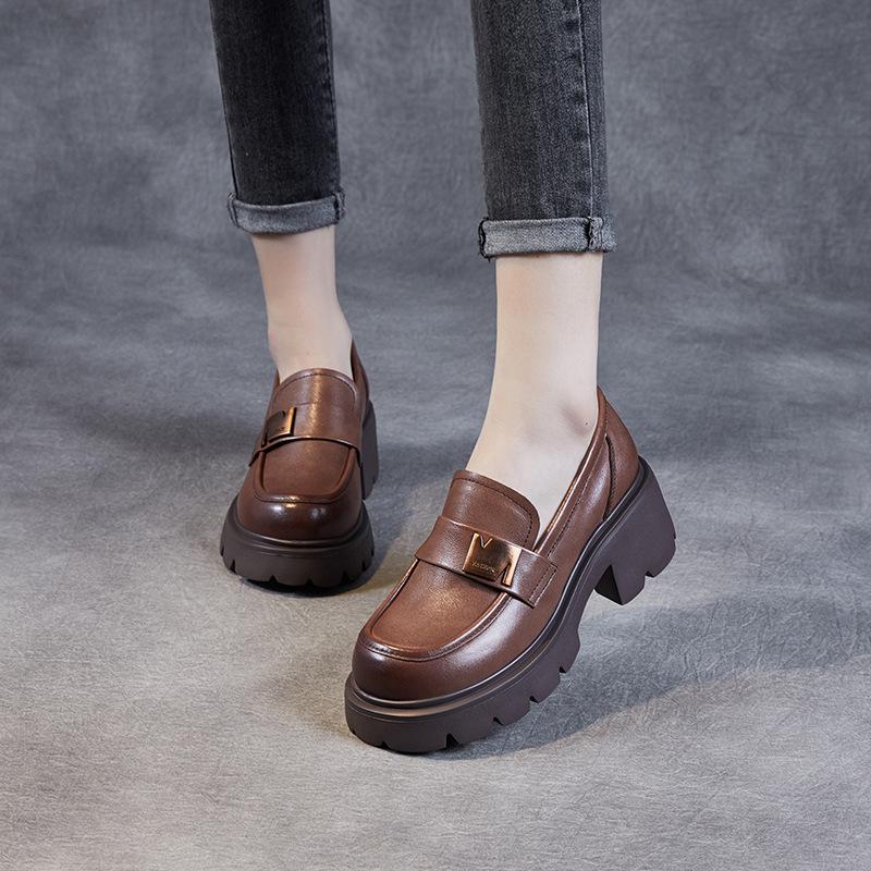 

Мокасины на толстой подошве. Женские весенне-осенние новые маленькие кожаные туфли на повышенных тонах. Черные туфли на платформе с пряжкой в ​​британском стиле.