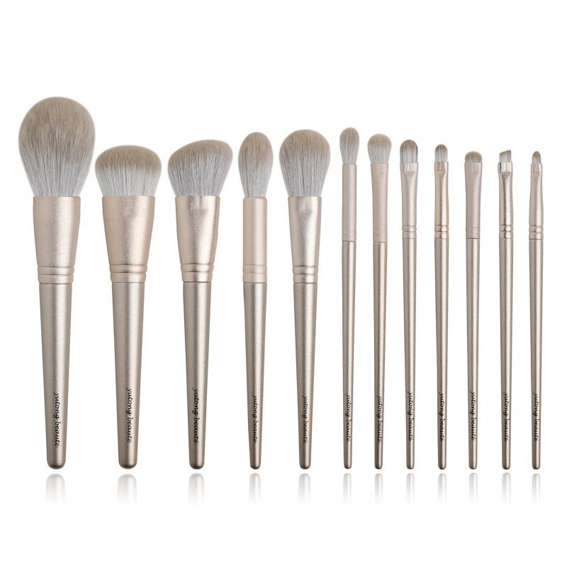 Das glänzende goldene 12-teilige Make-up-Pinselset mit weichen synthetischen Haaren Beauty-Make-up-Pinselset