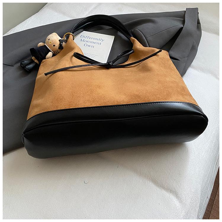 

Autumn and winter new suede tote bag Western-style niche design armpit bag high-end texture shoulder bag bare bag коричневый