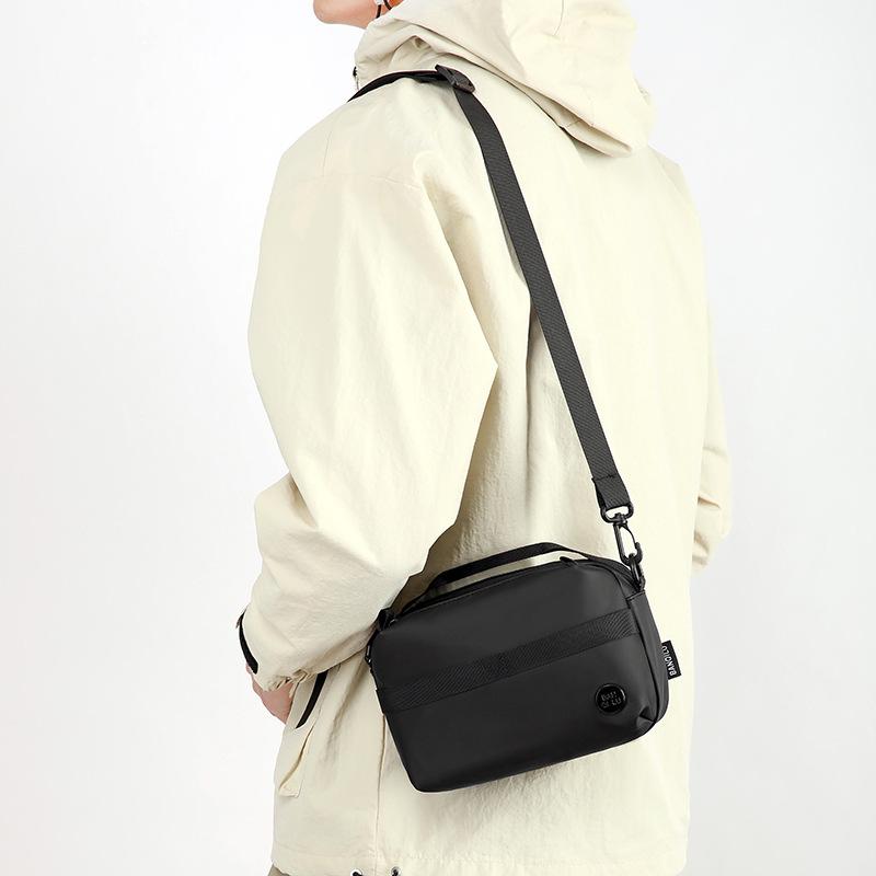 Spring and summer 2025 Men's messenger bag Multi-pocket small square bag Men's and women's couples shoulder bag Commuter storage