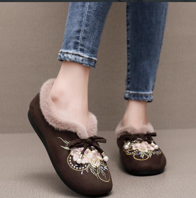 Women's Winter Cloth Shoes: Embroidered Cotton-Lined Boots Warm and Slip-Resistant with Fleece Lining Cotton Footwear