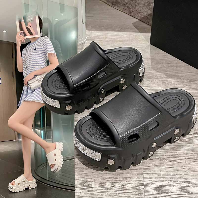 Women Platform Slippers Arrival Punk Clogs with Rivet Outdoor Sandals Summer Fashion Comfortable  Garden Shoes