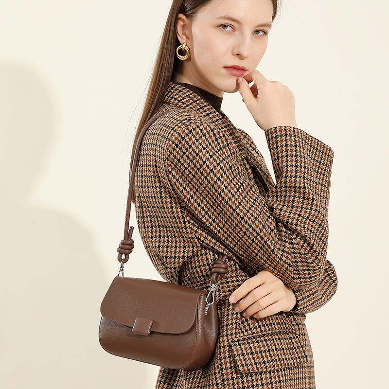 Spring Style Niche Light Luxury One Shoulder Crossbody Bag Temperament Douyin Retro Soft Leather