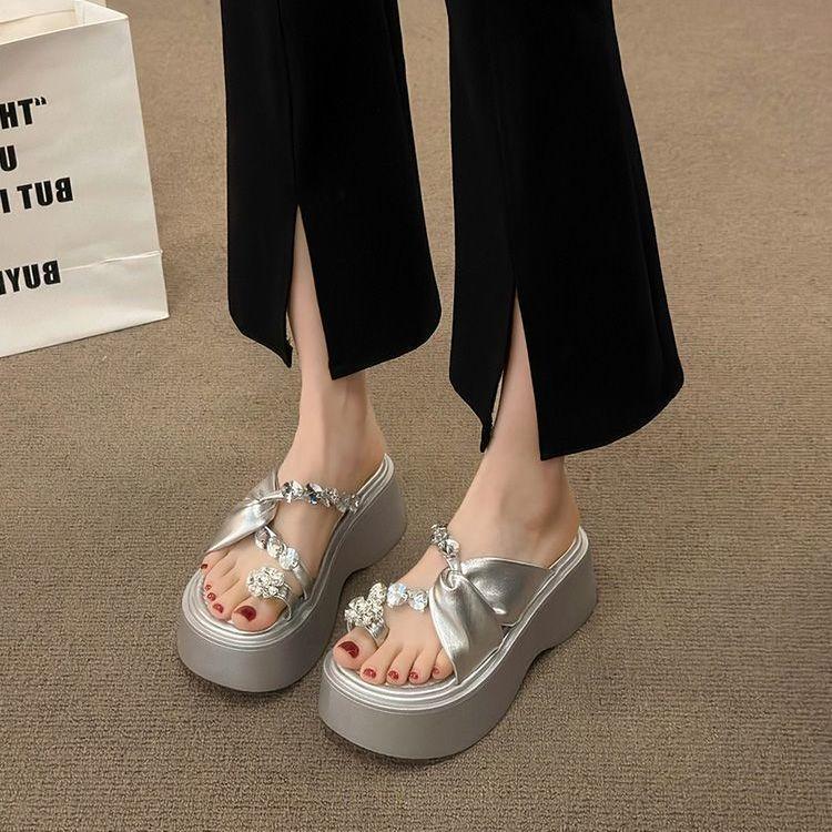 2025 New Fashion Rhinestone Cover Toe with Skirt Sandals Korean Version Fairy Wind Thick Sole Heightening Beach Cool Slippers Woman