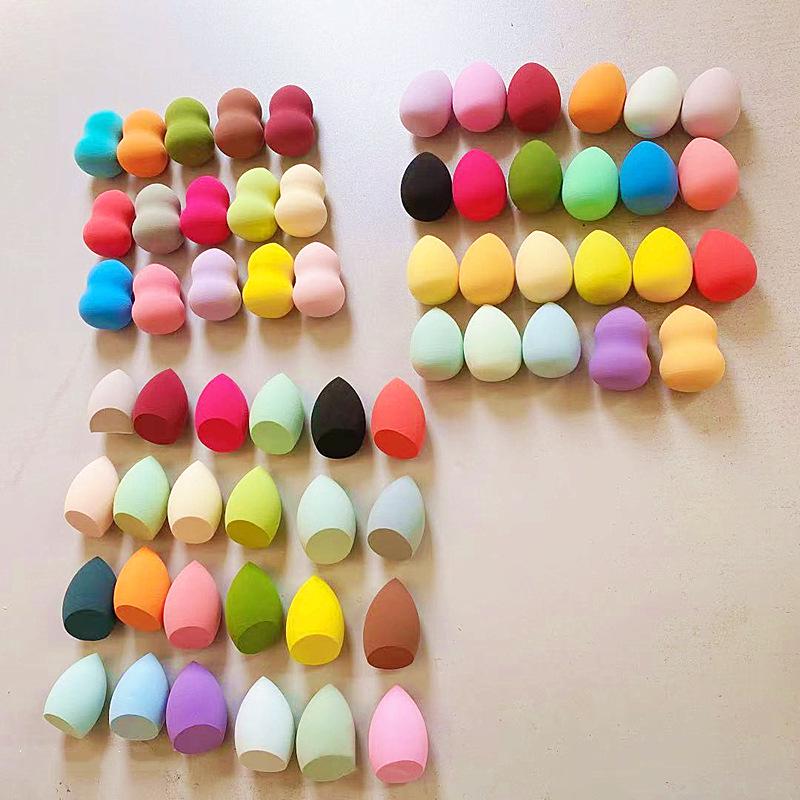 

Бьюти-блендер каплевидный: Не раздражает кожу, Разбухает при намокании, Индивидуальная упаковка.