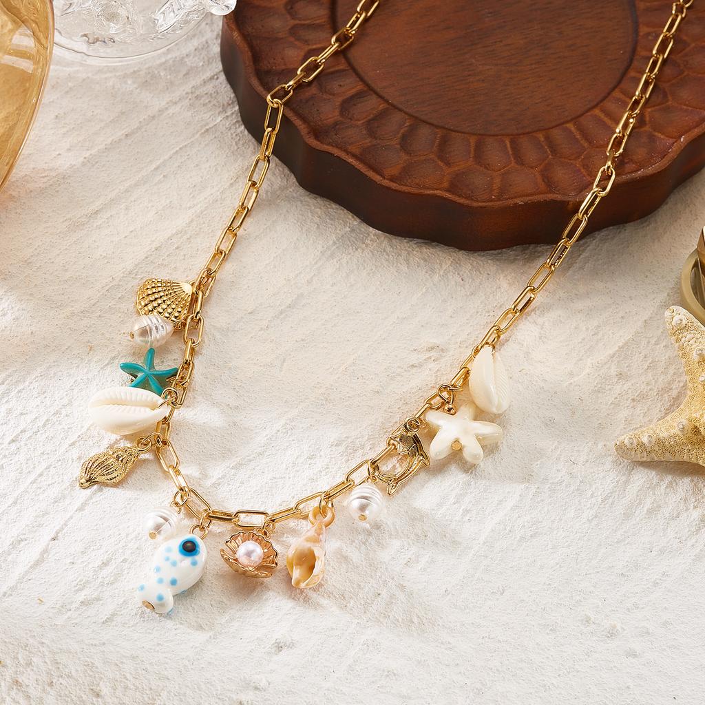 New seaside resort style summer beach starfish and shell pendant necklace with a fashionable design
