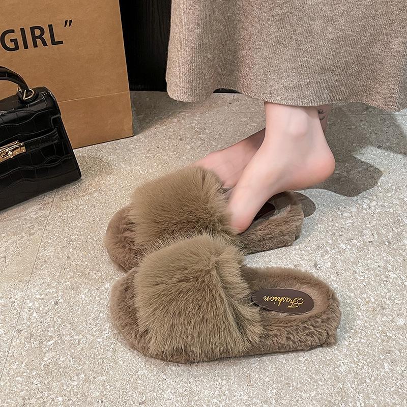 2025 New Furry Women's Fluffy Slippers: High-End, Thick Sole, Outdoor Wear, Perfect for Autumn and Winter