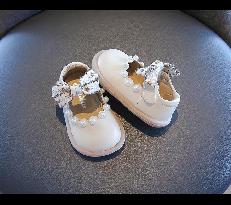 

Girls princess shoes 2025 Korean version of spring and autumn new children s pearl small leather shoes soft sole infant Internet celebrity leat 15 inner length 12cm