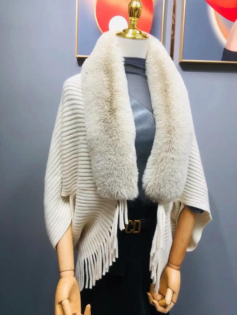 Women's Korean Style Knitted Batwing Sleeve Tassel Cloak with Fur Collar - Autumn/Winter 2025