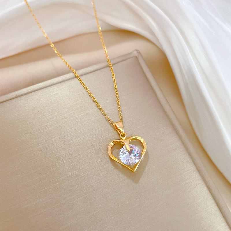 Light Luxury Temperament Real Gold Gorgeous Love Zircon Necklace Female Versatile Clavicle Chain Titanium Steel Chain
