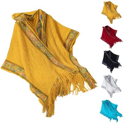 Dámská móda pletený svetr s kapucí a třásněmi v etnickém stylu