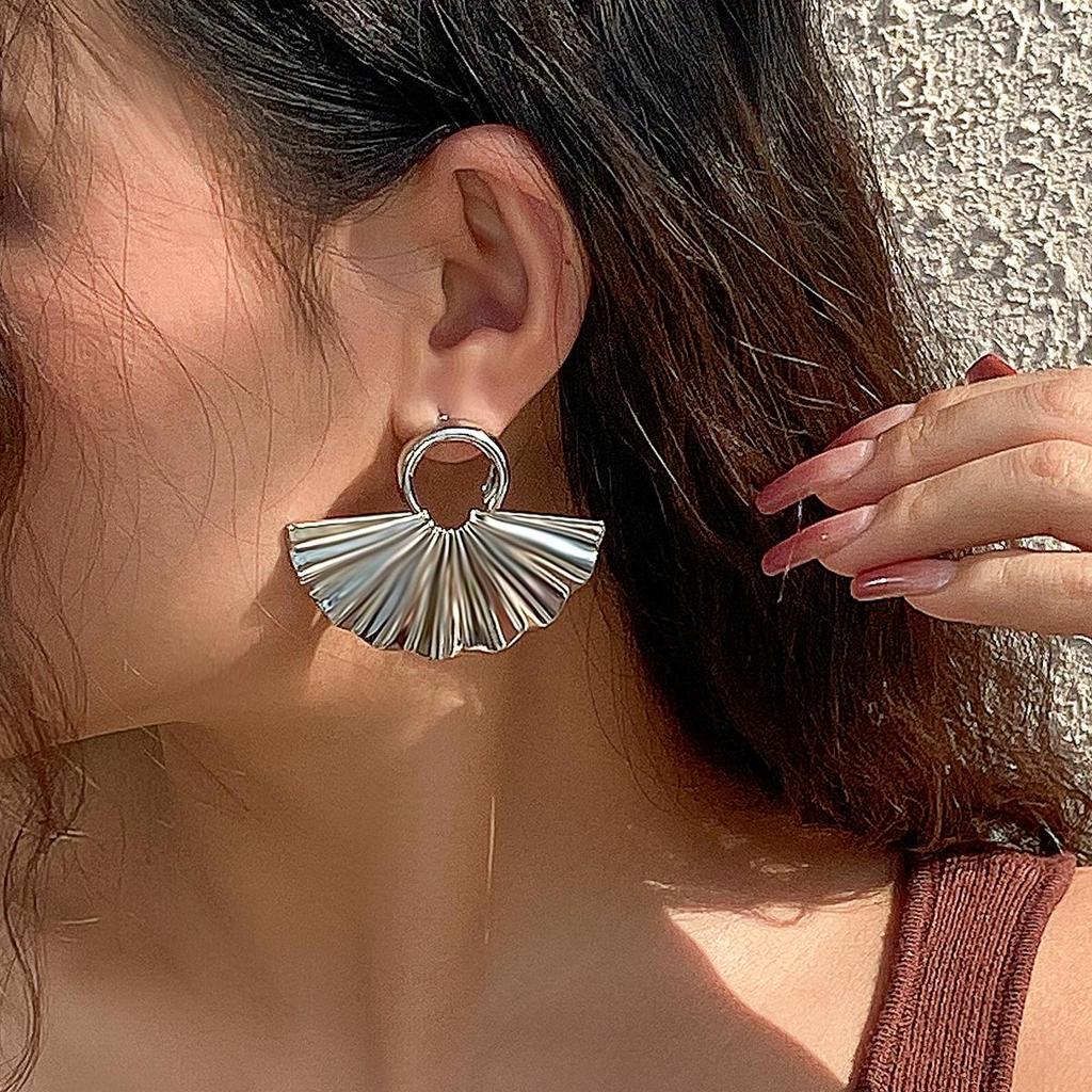 Punk Metal Ginkgo Leaf Earrings for Women - Trendy Gold Design