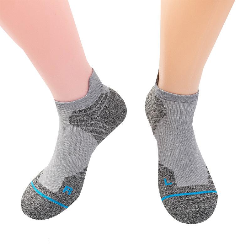 4 Pairs Hohe Qualität männer Sport Socken Neue Handtuch Unten Boot Socken Outdoor Atmungs Basketball Männlich kurze röhre Socken