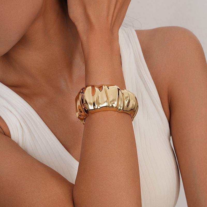 Interlocking Ring Open Bangle - European & American Light Luxury Design for Women