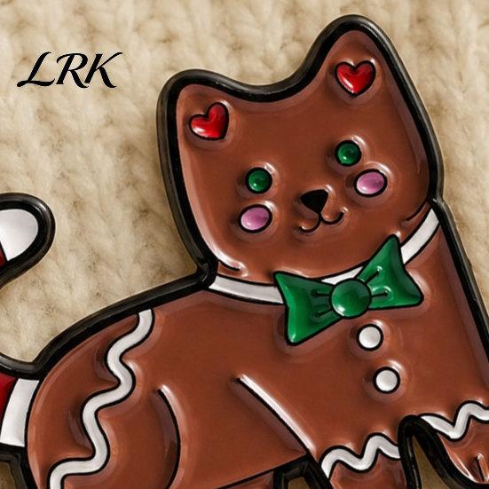 Soft Painting Enamel Pin Brooch Pin, Gingerbread Man Design Lapel Glaze Bright Color Stable Clamping Badge with Standard Safety Christmas Colors