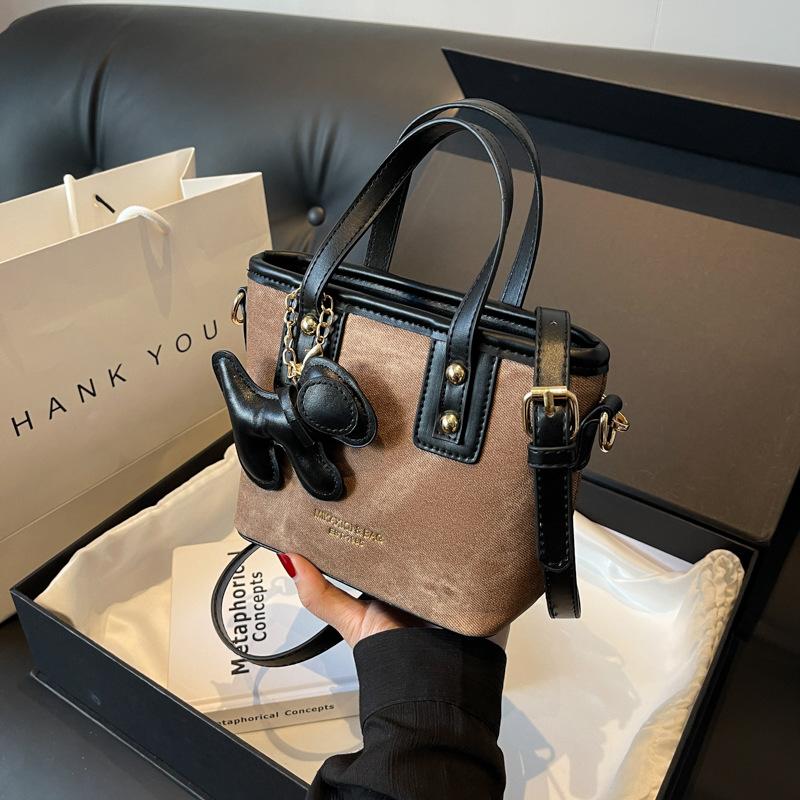 Niche High-end Small Bag Women's 2025 New Trendy and Versatile Shoulder Messenger Bag Fashionable Super Fire Portable Bucket Bag