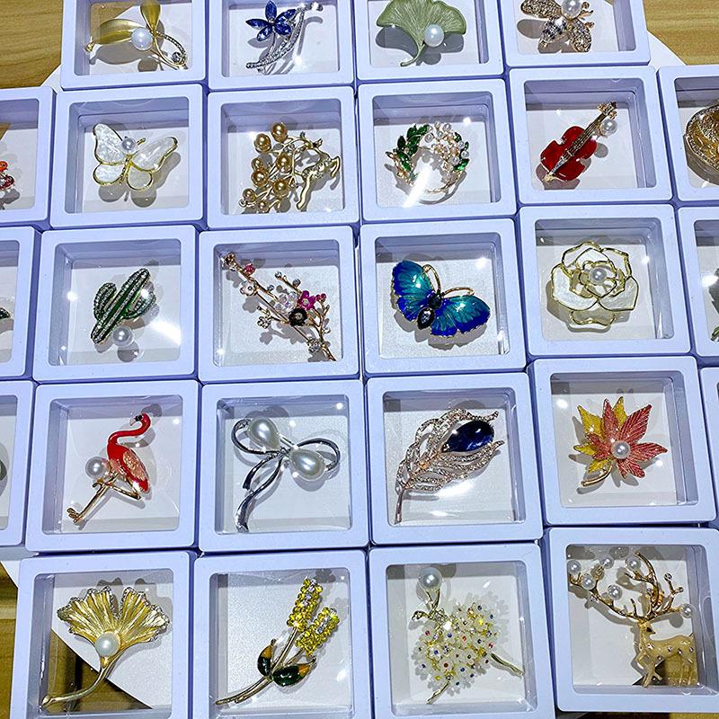 Exquisite Pearl Scarf Buckle: Rhinestone Butterfly Brooch & Bow