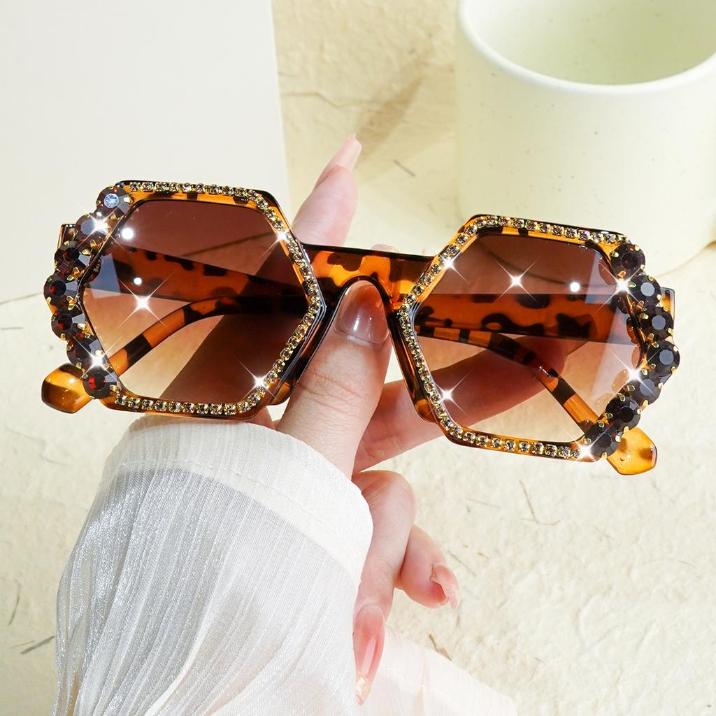 Rhinestone Sunglasses for Women Vintage Lovely Retro Oversized Eyeglasses Party Nightclub Decoration Halloween Christmas Gift