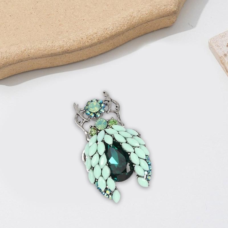 Elegant Christmas Crystal Butterfly Brooch For Women Party Dress Accessories Sparkling Lapel Pin Jewelry Gift