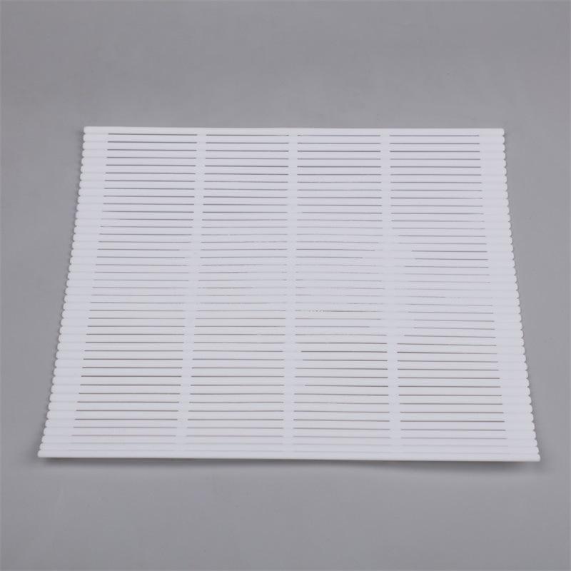 Japonská sushi rolka - bílý plastový nástroj na rolování rýže z mořských řas