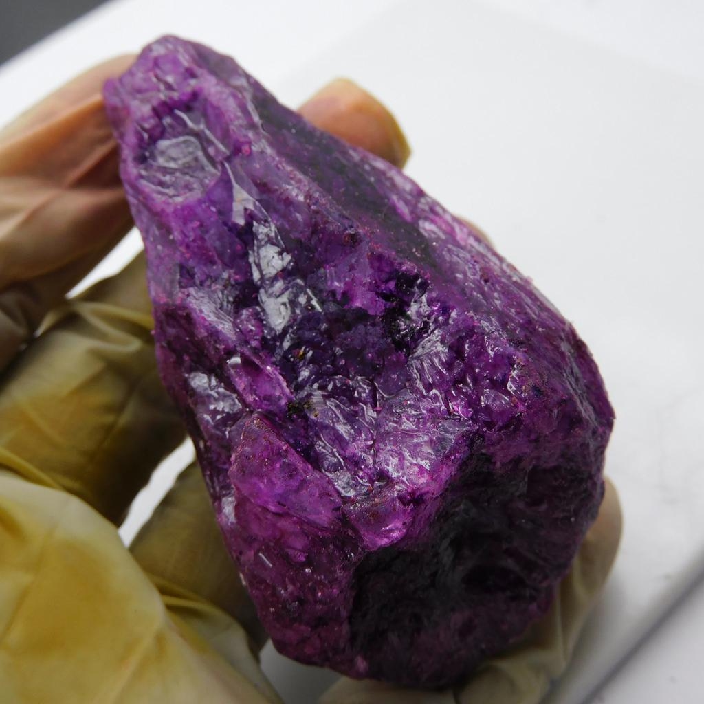 CERTIFIKOVANÝ Fialový Safír Hrubý 147,90 ct Přírodní Ne broušený Volný Drahokam