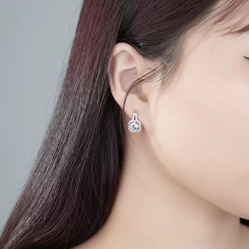 Elegant S925 Sterling Silver Princess Cut Square 1 Carat Earrings - Stylish and High-End Design