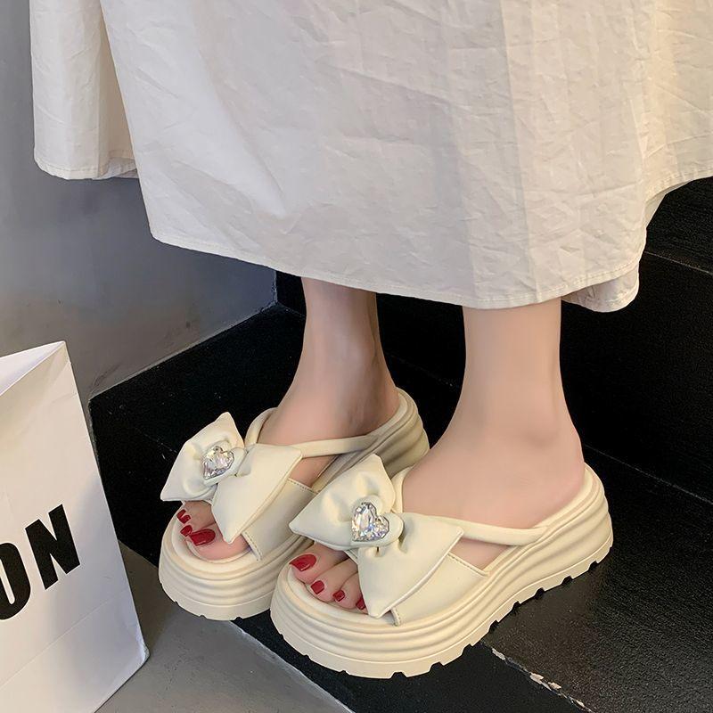 Muffin Versatile Bow Fairy Cool Slippers Girl 2025 New Summer Wear Thick Bottom Rhinestones Beach One-Flip